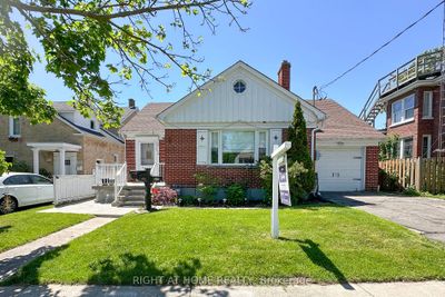 218 Kendal Ave, Home with 6 bedrooms, 3 bathrooms and 3 parking in Oshawa ON | Image 1