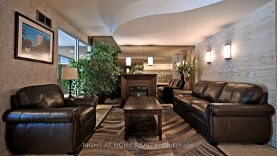 2001 - 3100 Kirwin Ave, Condo with 2 bedrooms, 2 bathrooms and 1 parking in Mississauga ON | Image 3