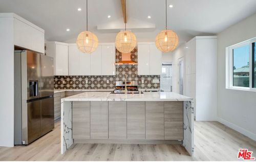 b-9706 S 6th Ave, Inglewood, CA, 90305-3210 | Card Image