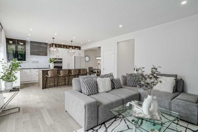 122 Rockywood Cir Nw, House other with 4 bedrooms, 4 bathrooms and 4 parking in Calgary AB | Image 10