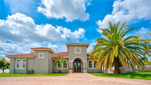 9810 Nw 137th St, Hialeah Gardens, FL, 33018-1644 | Card Image