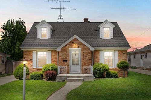 5632 Pershing Boulevard, Kenosha, WI, 53144 | Card Image