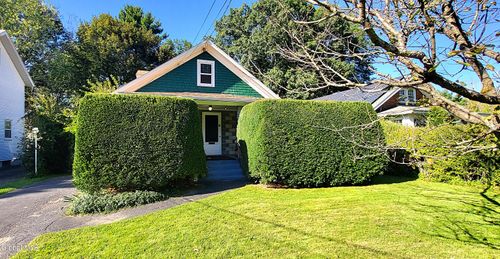 9 Middlesex Rd, East Greenbush, NY, 12061-2518 | Card Image