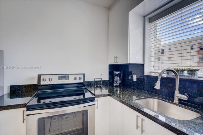 8 - 855 Sw 7th St, Home with 1 bedrooms, 1 bathrooms and null parking in Miami FL | Image 7