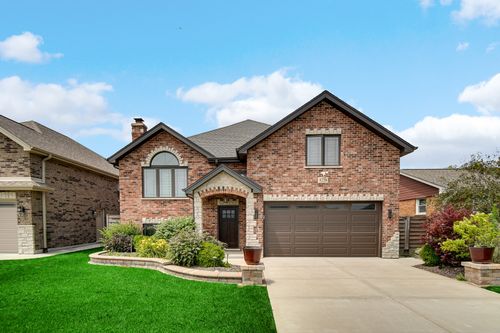 8224 Laramie Ave, Burbank, IL, 60459-2741 | Card Image