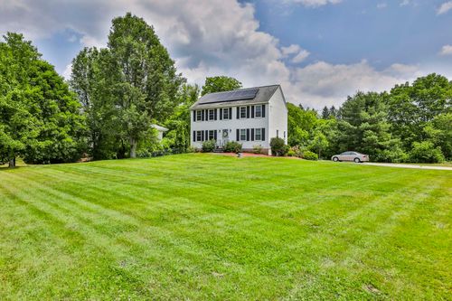 9 Mountain Rd, Goffstown, NH, 03045-1611 | Card Image