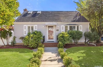 2859 Weeks Avenue, House other with 3 bedrooms, 2 bathrooms and null parking in Oceanside NY | Image 2