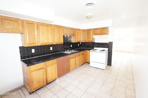 apt-b-1108 Monterey St, Bakersfield, CA, 93305-4673 | Card Image