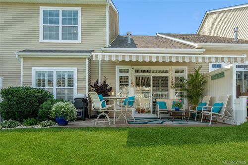 162 Halley Dr, Blue Point, NY, 11772-6516 | Card Image