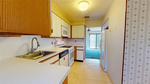 414 Pine Grove Ln, Hartsdale, NY, 10530-1157 | Card Image