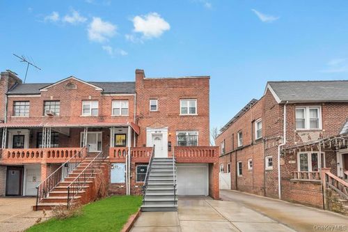 8809 208th St, Queens Village, NY, 11427-2258 | Card Image