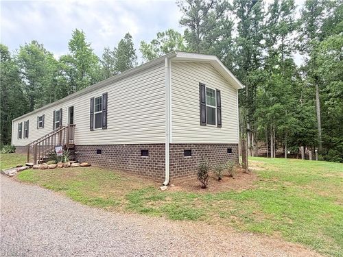 2595 Stokes Rd, Denton, NC, 27239-7196 | Card Image