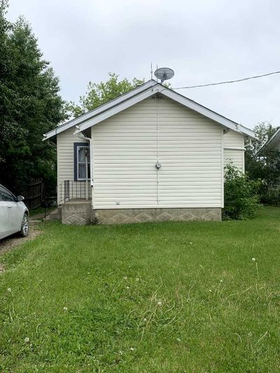 11224 102 Ave, House detached with 2 bedrooms, 1 bathrooms and 4 parking in Fairview AB | Image 3