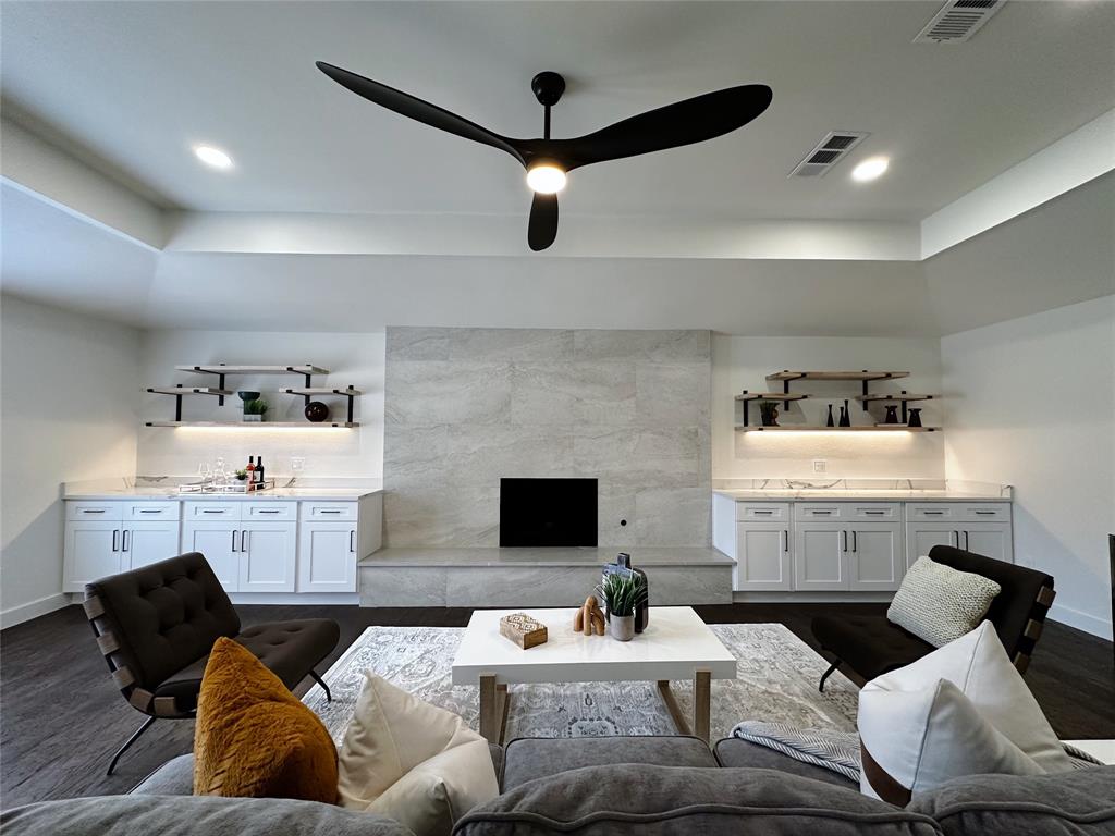 Club Meadow Dr, Garland, TX 75043