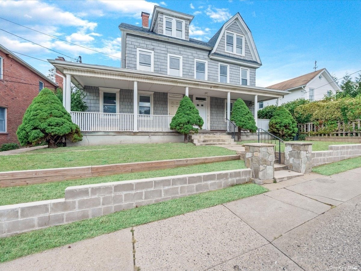 17 3rd Avenue, For Sale in Port Washington Zoocasa