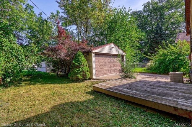 18949 Kenosha St, House other with 3 bedrooms, 2 bathrooms and null parking in Harper Woods MI | Image 18