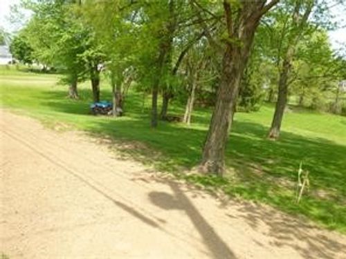 3 S Poplar Dr, Clinton, PA, 15026 | Card Image