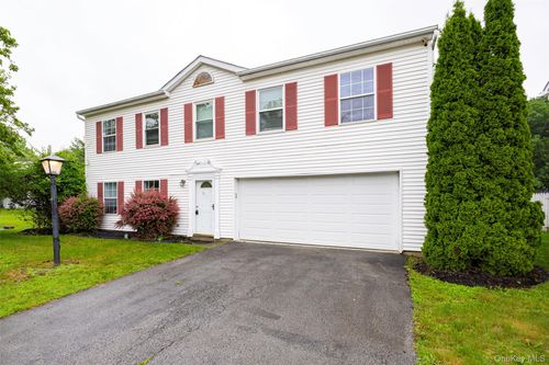 15 Pond St, Poughkeepsie, NY, 12603-4415 | Card Image