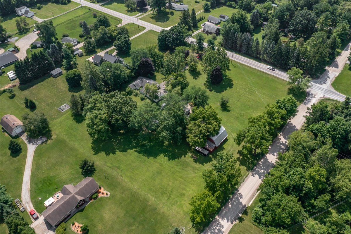 7 Mile Rd, South Lyon, MI 48178