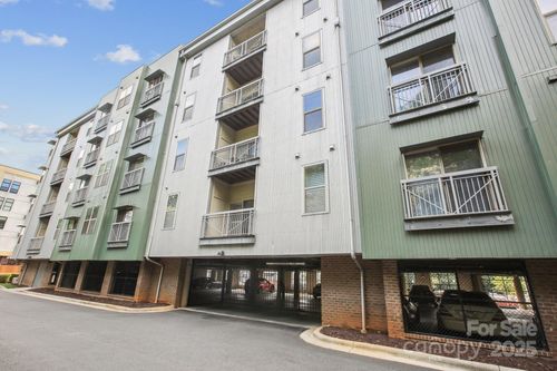 630 Calvert St, Charlotte, NC, 28208-5036 | Card Image