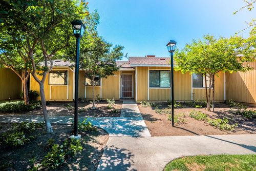 128-4885 N Backer Ave, Fresno, CA, 93726-7509 | Card Image