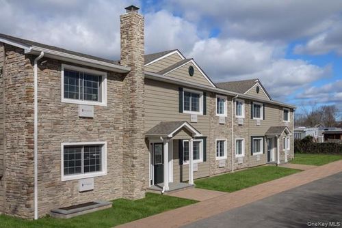 apt-9-15 Overton St, Sayville, NY, 11782-2400 | Card Image