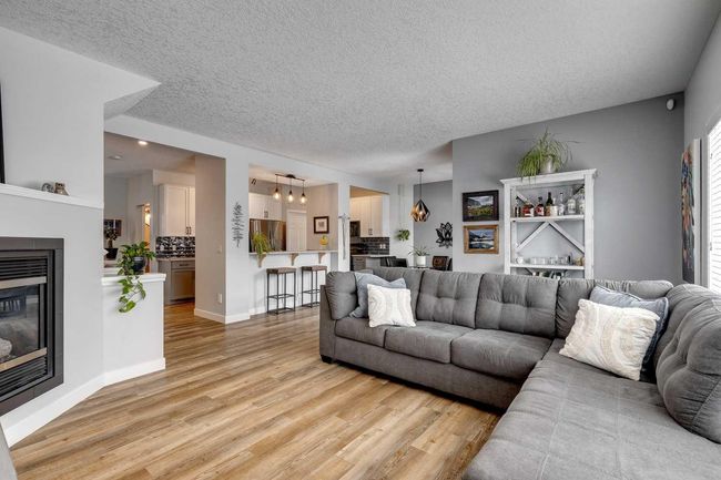 114 Chapalina Close Se, Home with 5 bedrooms, 3 bathrooms and 4 parking in Calgary AB | Image 12