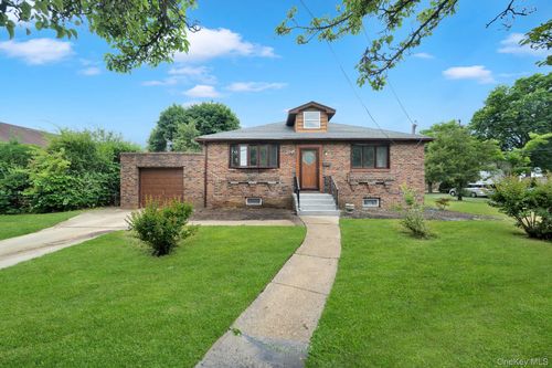 634 Leonard Ave, Uniondale, NY, 11553-2526 | Card Image
