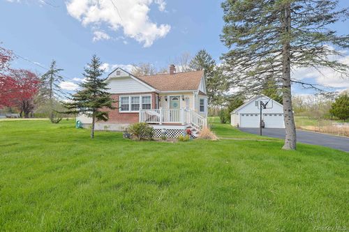 108 St Andrews Rd, Walden, NY, 12586-2618 | Card Image