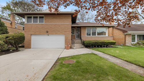 6618 N Christiana Ave, Lincolnwood, IL, 60712-3823 | Card Image