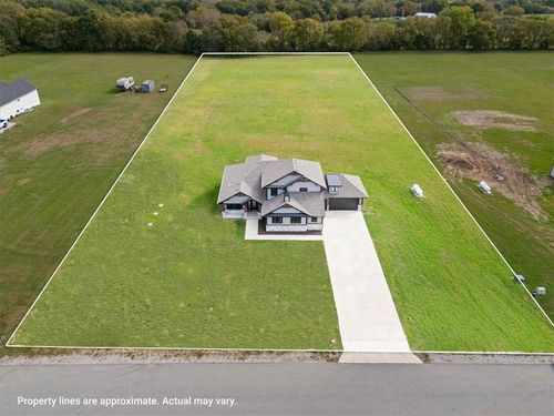 13507 Woodland Ranch Dr, Lone Jack, MO, 64086-5203 | Card Image