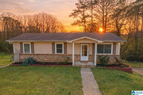 2105 5th Pl Ne, CENTER POINT, AL, 35215-3811 | Card Image