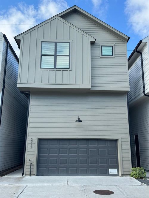 2717 Oakwood Crest Ln, Houston, TX, 77018-1124 | Card Image