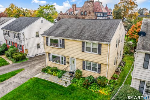 32 Hackett Cir N, Stamford, CT, 06906-1909 | Card Image