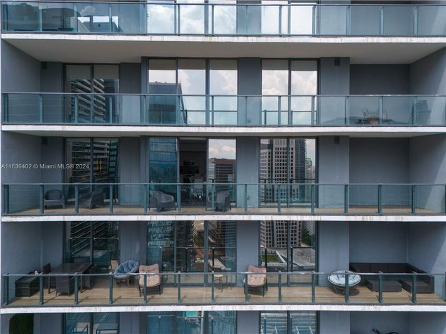 APT-3705 - 88 Sw 7 Th St, Condo with 2 bedrooms, 3 bathrooms and null parking in MIAMI FL | Image 41