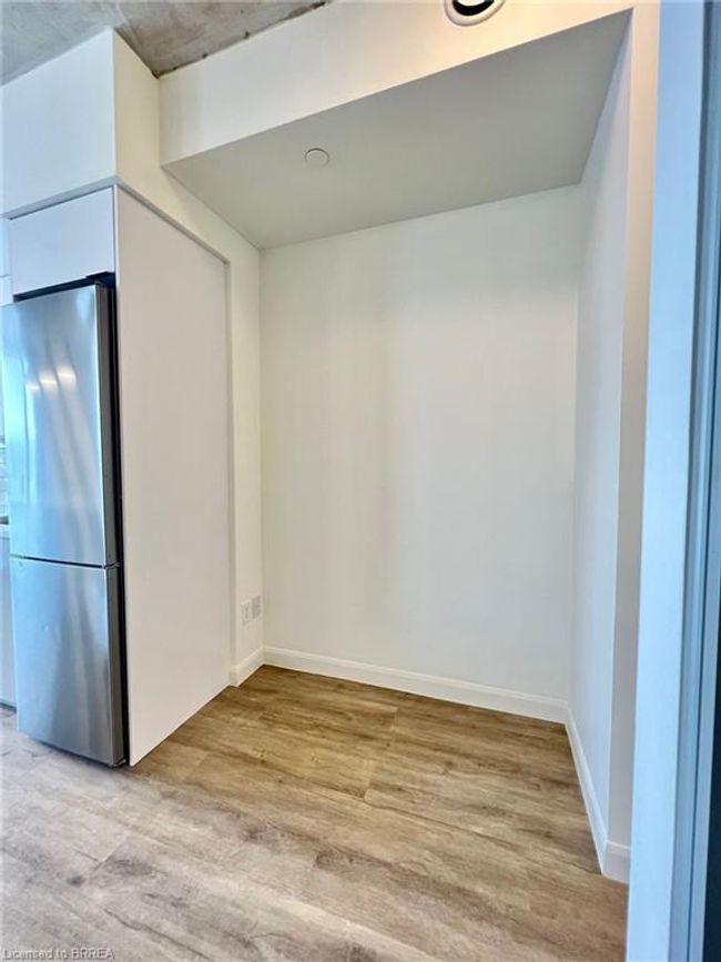 204 - 7 Erie Ave, House attached with 1 bedrooms, 1 bathrooms and 1 parking in Brantford ON | Image 9