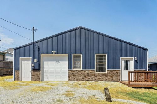 111 E Locust St, Stockton, MO, 65785-9693 | Card Image