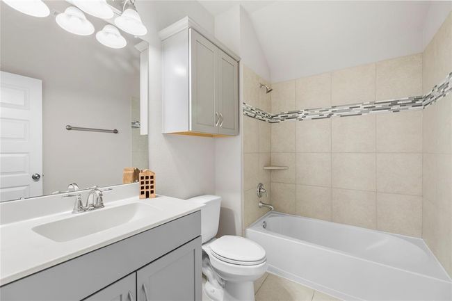 Primary Bath Bath tub | Image 19