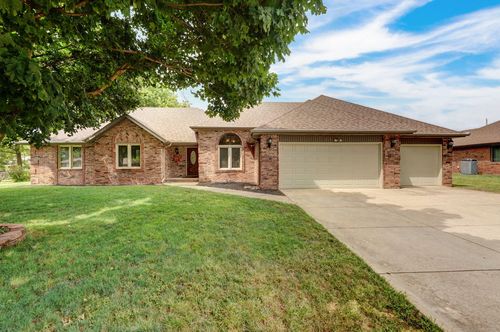 2267 W Arlington St, Springfield, MO, 65810-2207 | Card Image