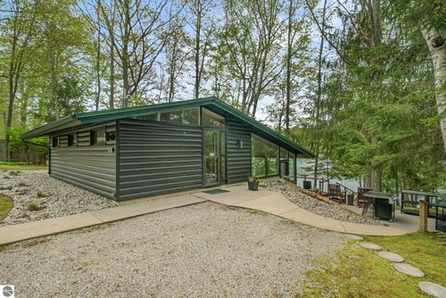 306 Highview Rd, Traverse City, MI, 49696-9466 | Card Image