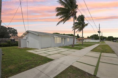 2455 Wiley Ct, Hollywood, FL, 33020-5853 | Card Image