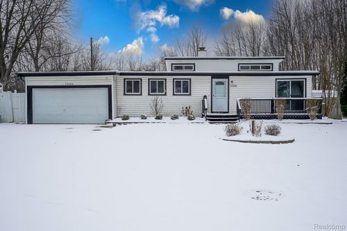 23424 Urban St, Macomb, MI, 48042-5507 | Card Image