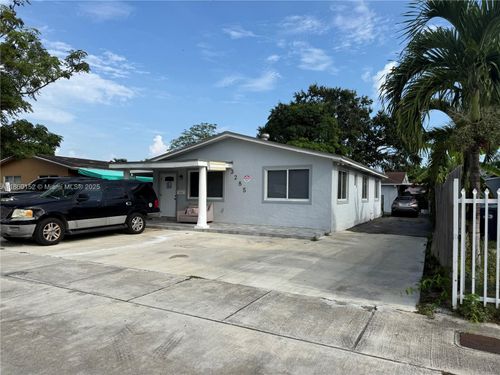 3285 Nw 92nd St, Miami, FL, 33147-3452 | Card Image