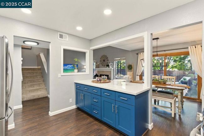 223 Via Pinada Ln, Townhouse with 3 bedrooms, 3 bathrooms and 2 parking in Martinez CA | Image 6