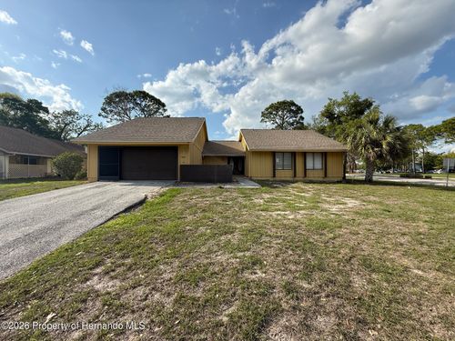 9085 Heather Blvd, Weeki Wachee, FL, 34613-5179 | Card Image