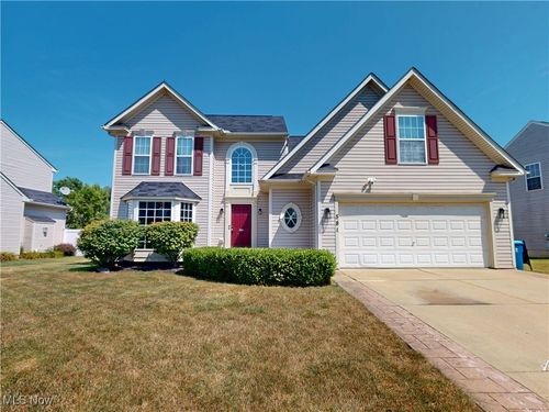 581 Colonial Dr, Painesville, OH, 44077-3692 | Card Image