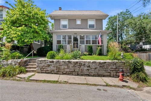 4218 Greenwood Pl, Kansas City, MO, 64111-4034 | Card Image