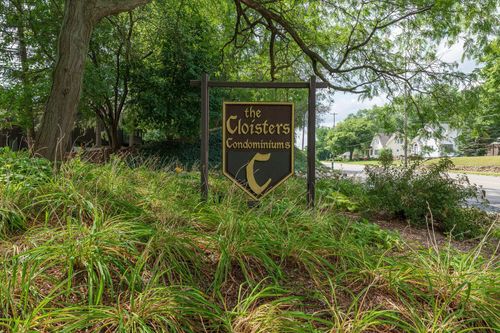135 Balmoral Ct, Kalamazoo, MI, 49006-4350 | Card Image