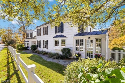 52 Schoolhouse Ln, Morristown, NJ, 07960-3383 | Card Image