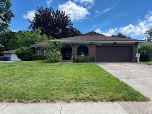 4136 Ironside Dr, Waterford, MI, 48329-1633 | Card Image